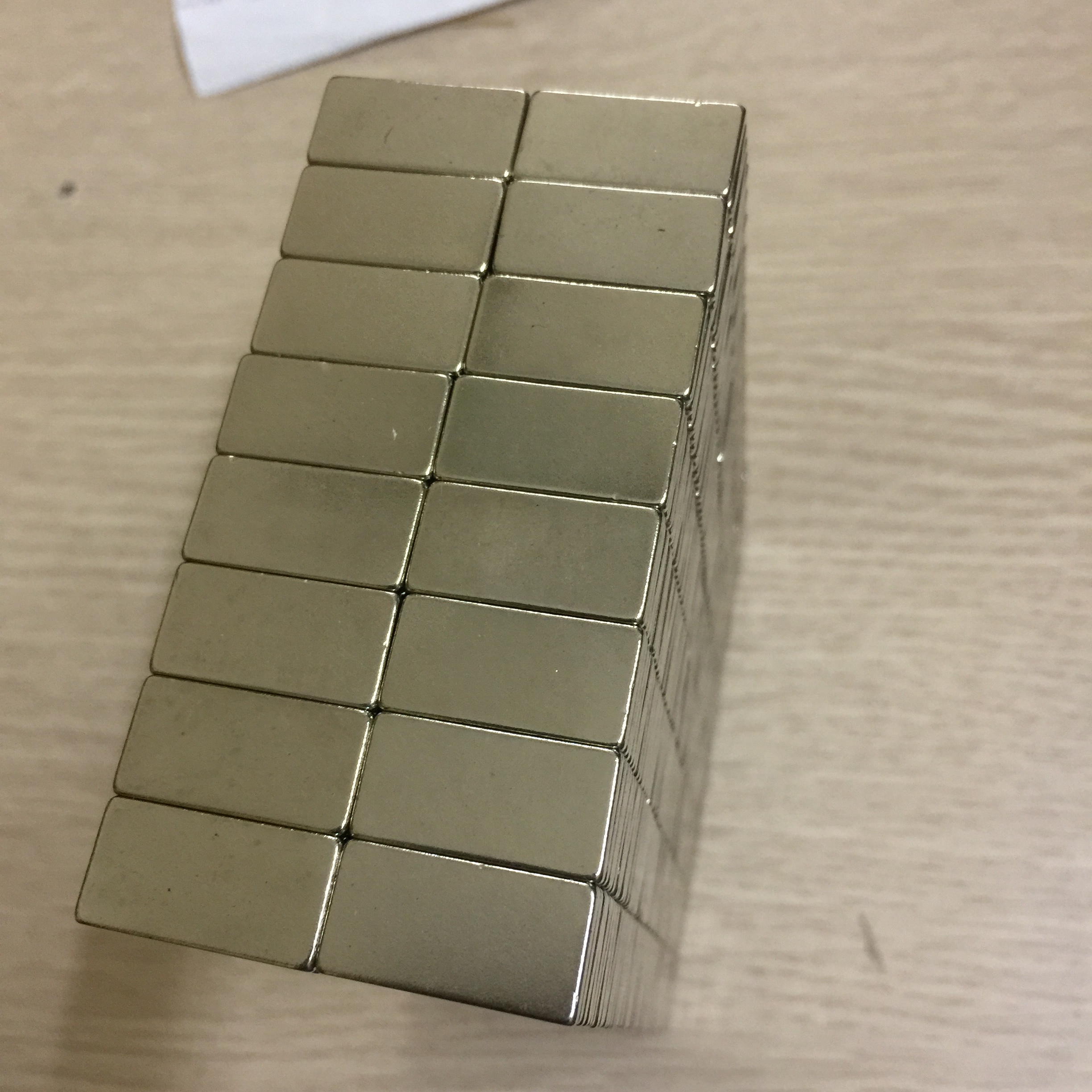 NAM CHÂM ĐẤT HIẾM 20X10X2MM