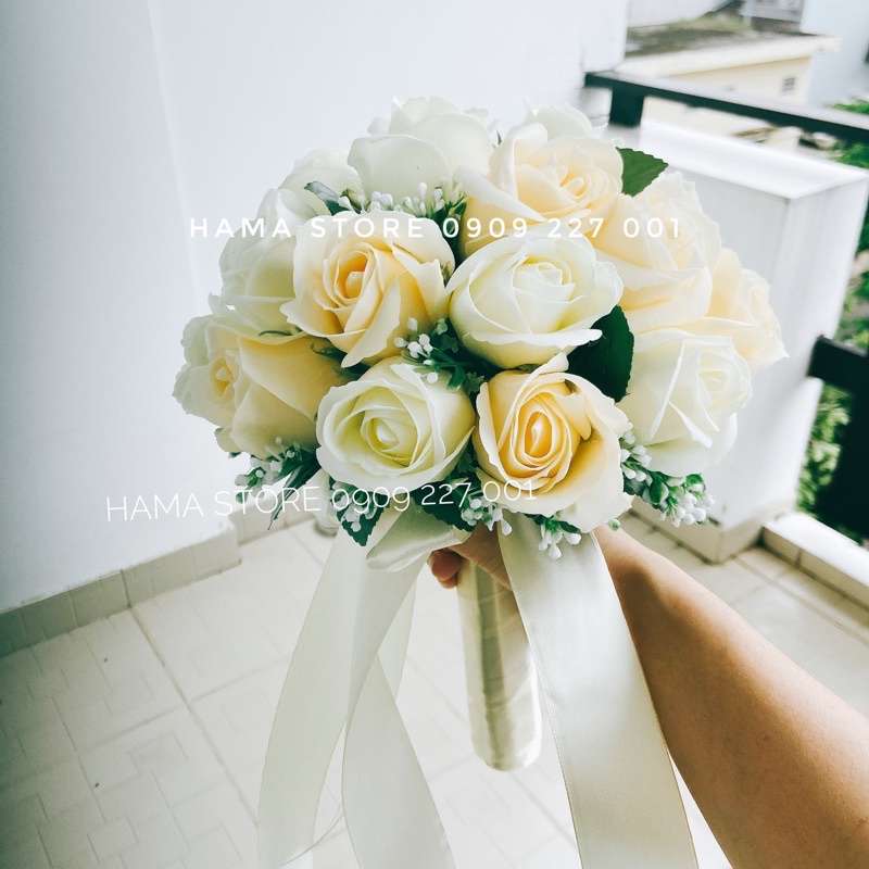Bó hoa cưới cầm tay cô dâu màu kem điểm baby khô bằng sáp thơm tặng kèm hoa cài chú rể
