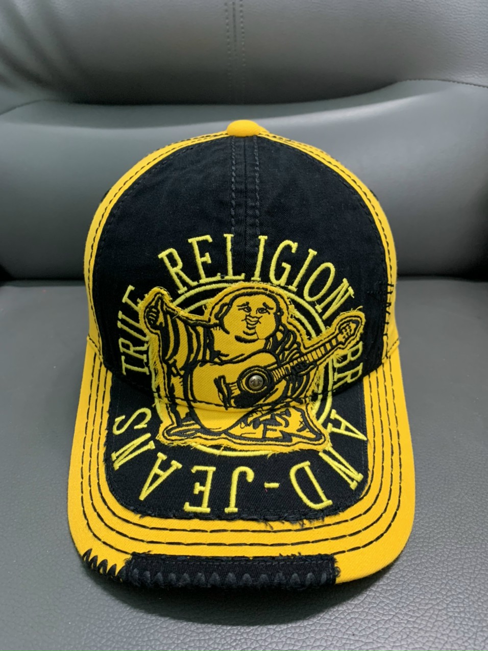 Nón kết xuất khẩu ông địa cầm đàn  xuất khẩu  (màu vàng)