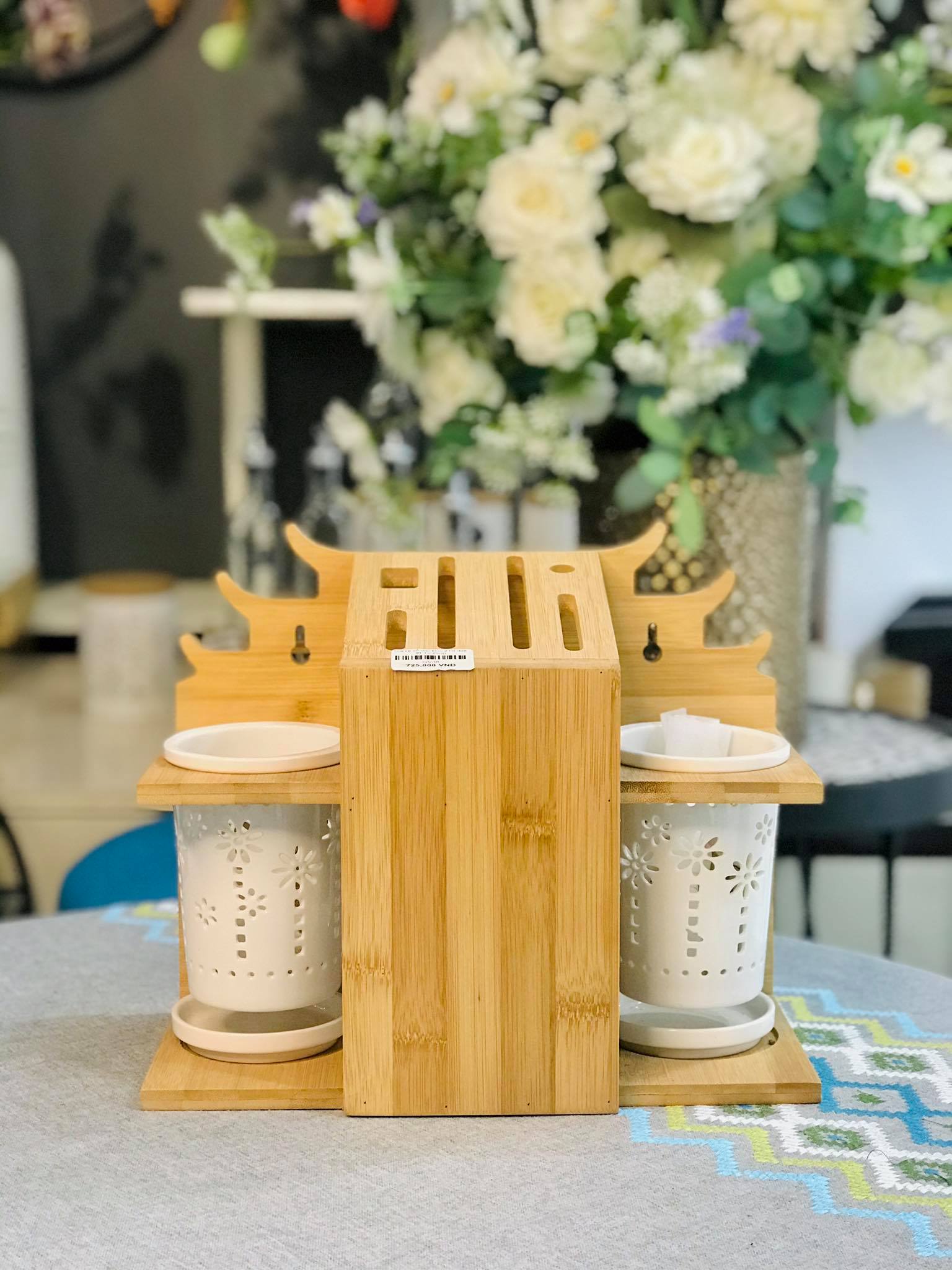 Giá để dao thớt có kèm 2 hũ đựng đũa