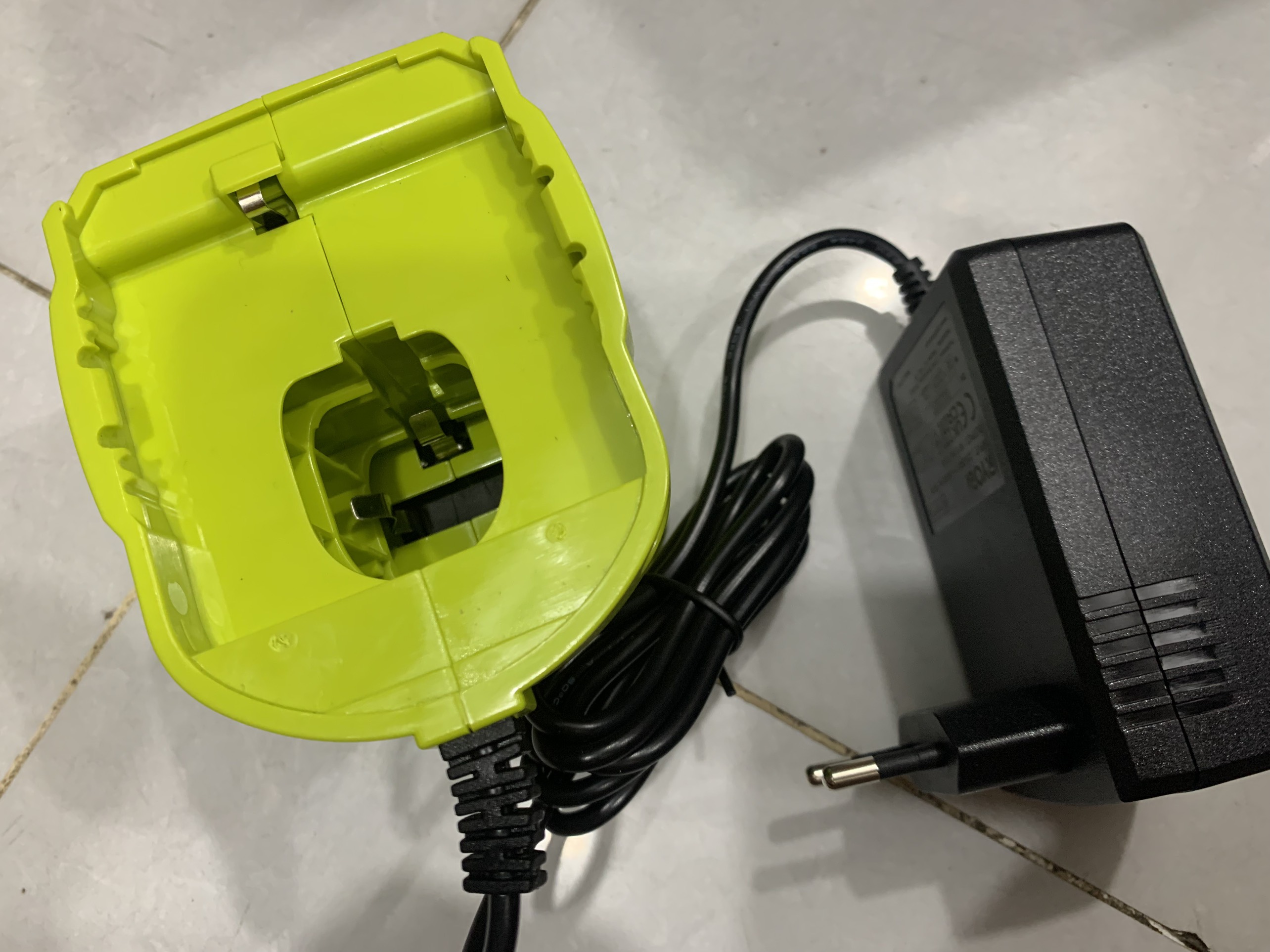 Sạc  RYOBI 220V RC18 18V