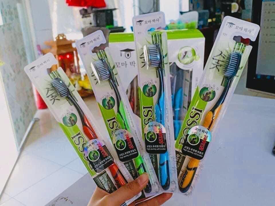 Hộp 30 cái Bàn Chải Đánh Răng Than Tre