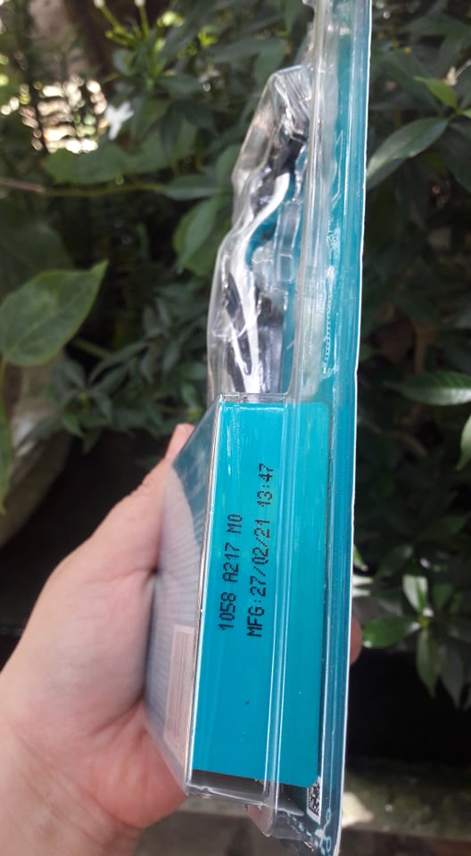 Dao cạo râu 3 lưỡi Gillette Mach3+ (1 tay cầm và 2 đầu cạo)
