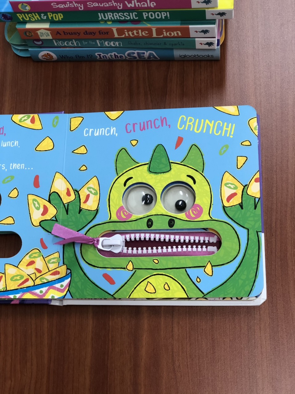 BOOKMEDI - Snackasaurus!