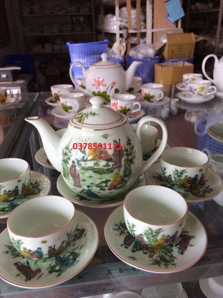 Bộ ấm chén vàng kim vẽ dự tiệc bàn đào