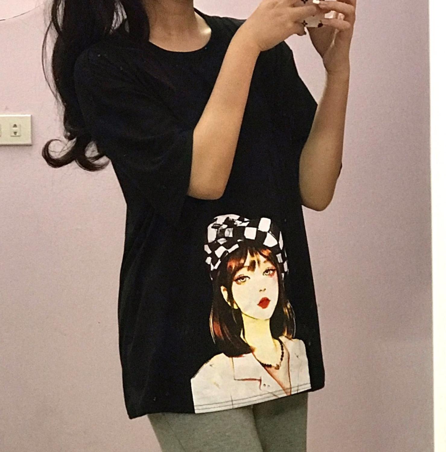 Áo thun nữ in hình cô gái -3 màu
