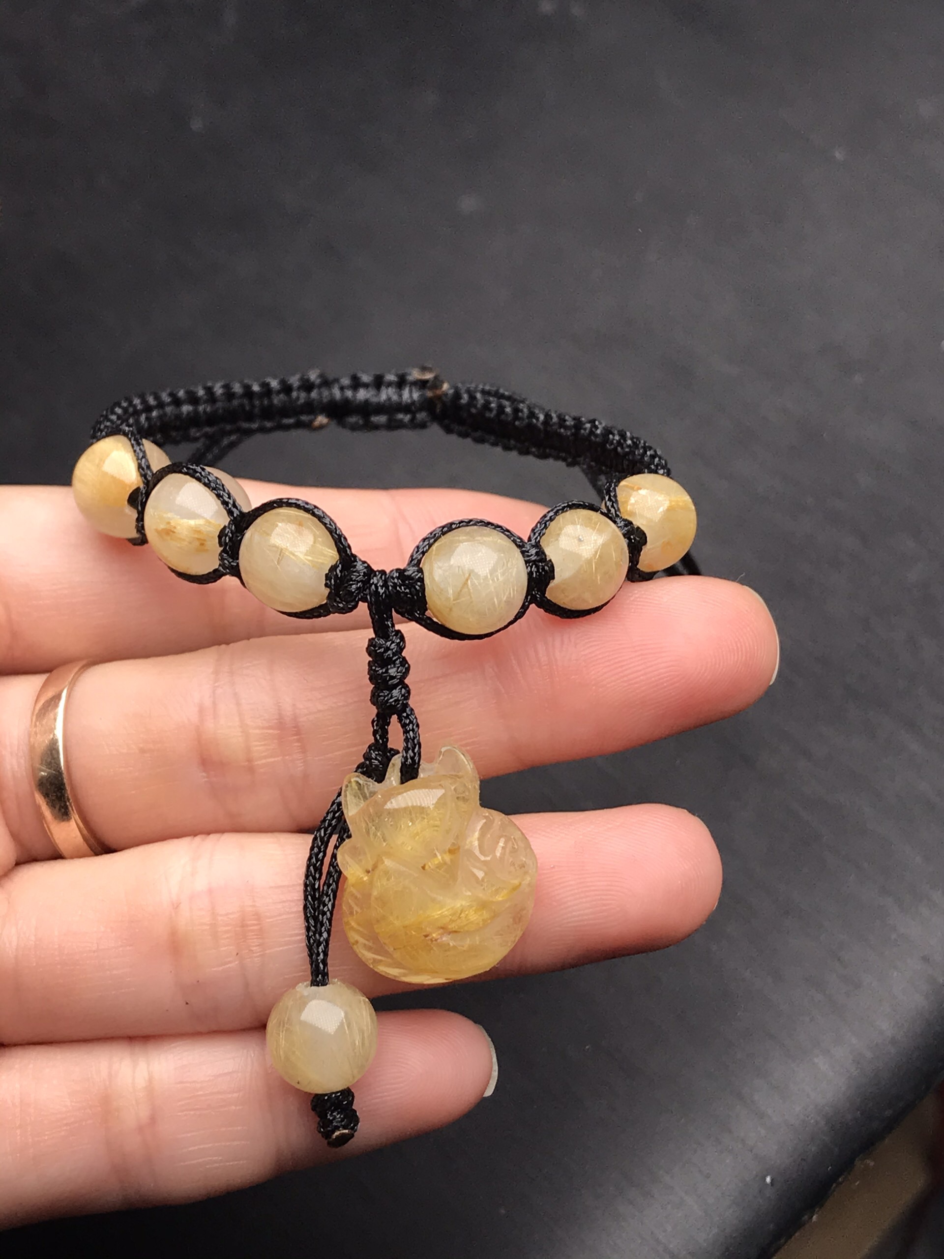 [FreeshipMAX] Vòng tay đá thạch anh tóc vàng mix hồ ly đan dây màu đen hoặc đỏ