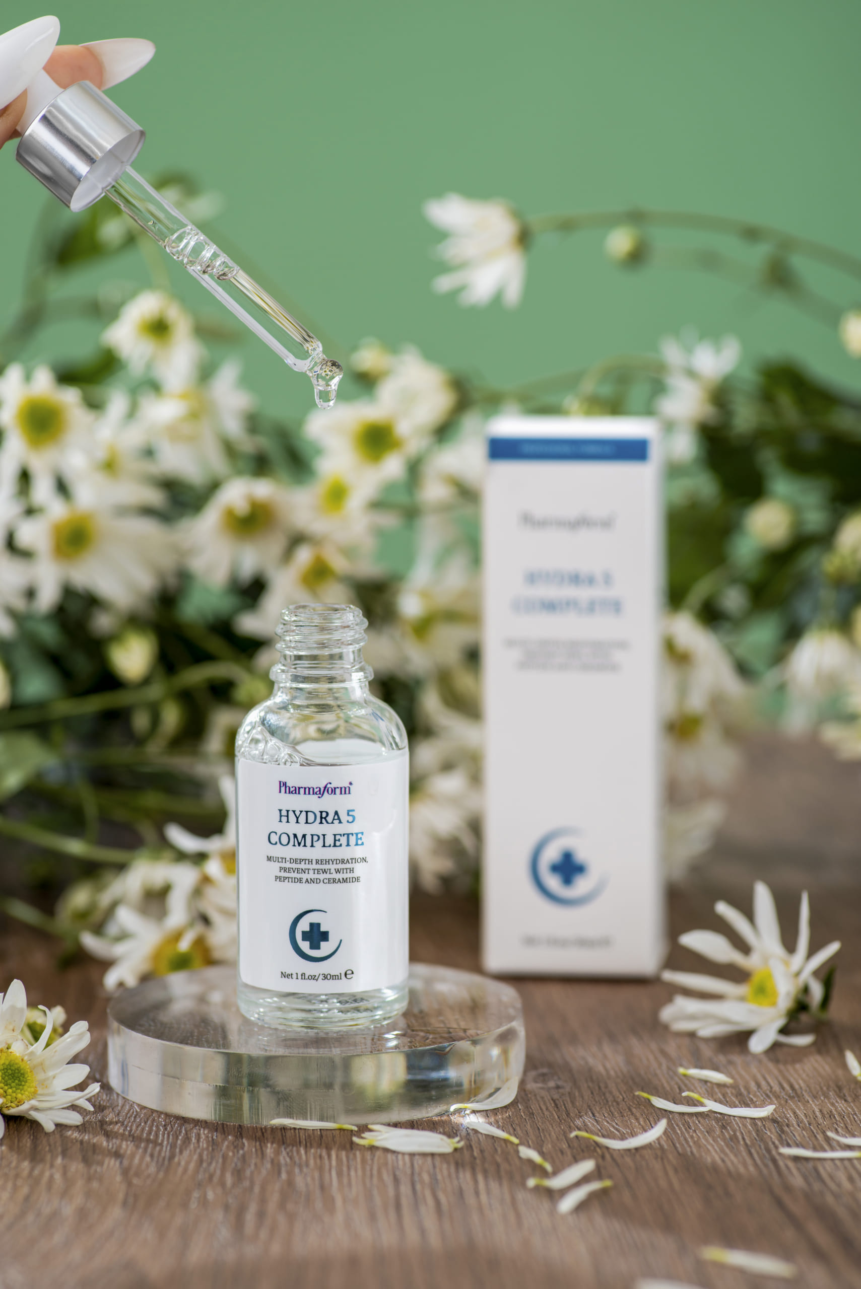 Tinh chất dưỡng ẩm, hỗ trợ phục hồi da Pharmaform Hydra 5 Complete Serum 30ml