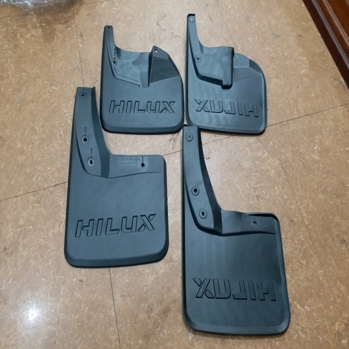 Bộ 4 chiếc Chắn bùn xe Toyota Hilux Revo các form 2016 đến 2021