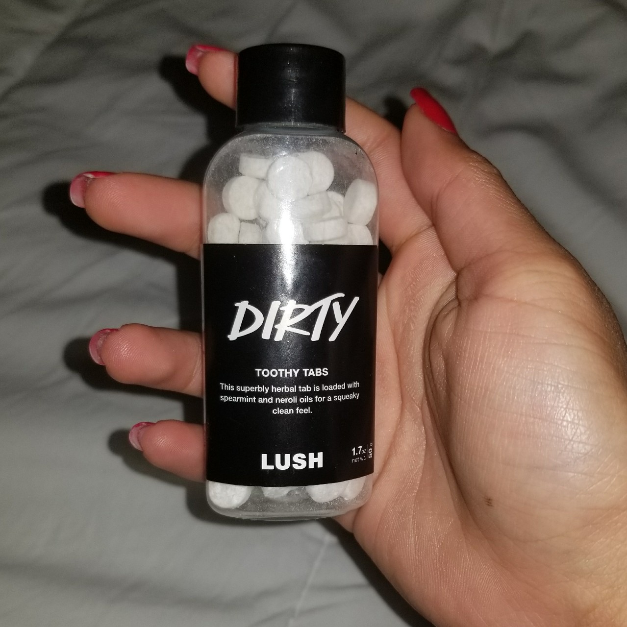 Viên đánh trắng răng Lush - Dirty Toothy Tabs