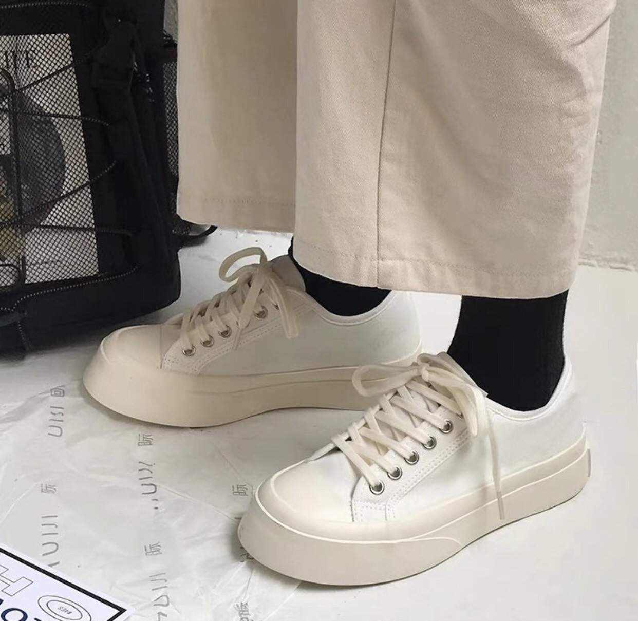 Giày sneaker nữ đế độn CV dánh trơn cột dây