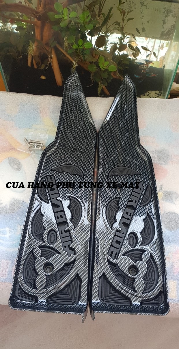 Thảm lót chân gắn xe AirBlade 2020 cacbon