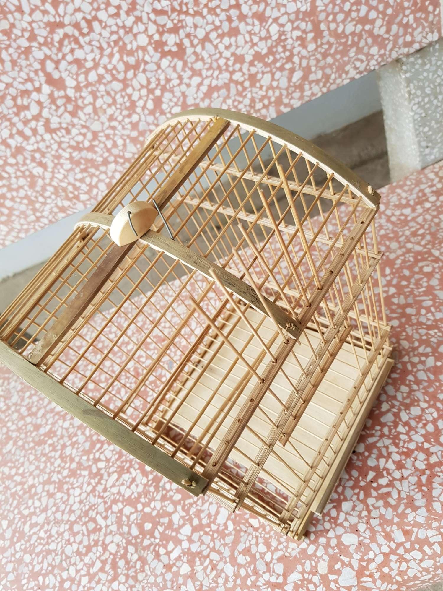 Lồng nuôi chim khuyên chất liệu tre