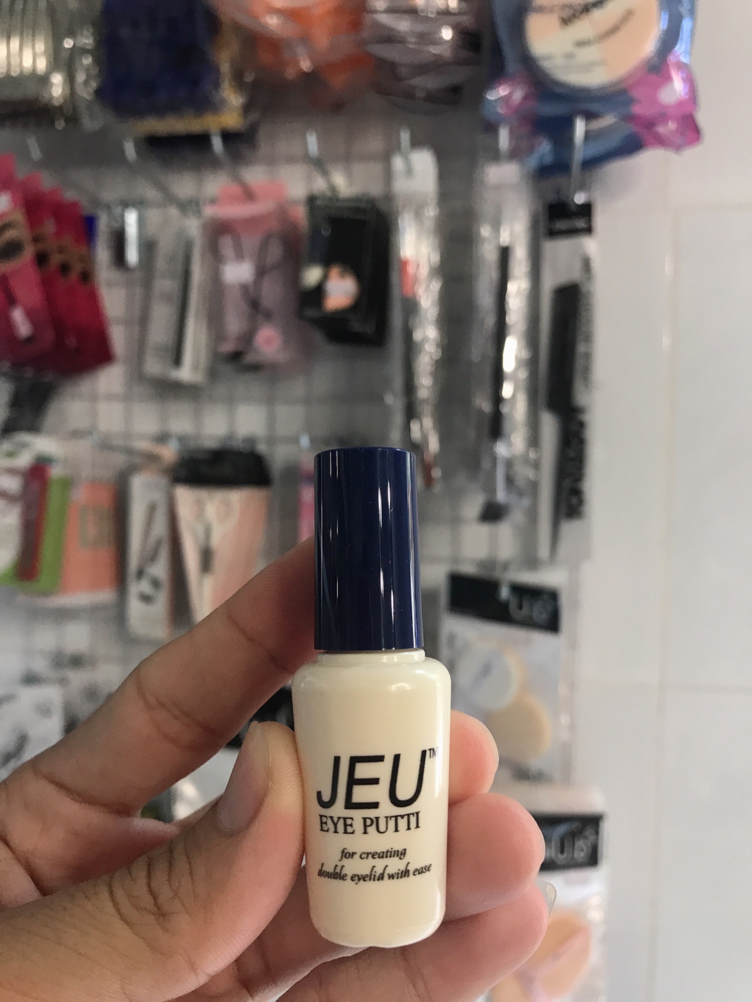 Keo dán mi JEU