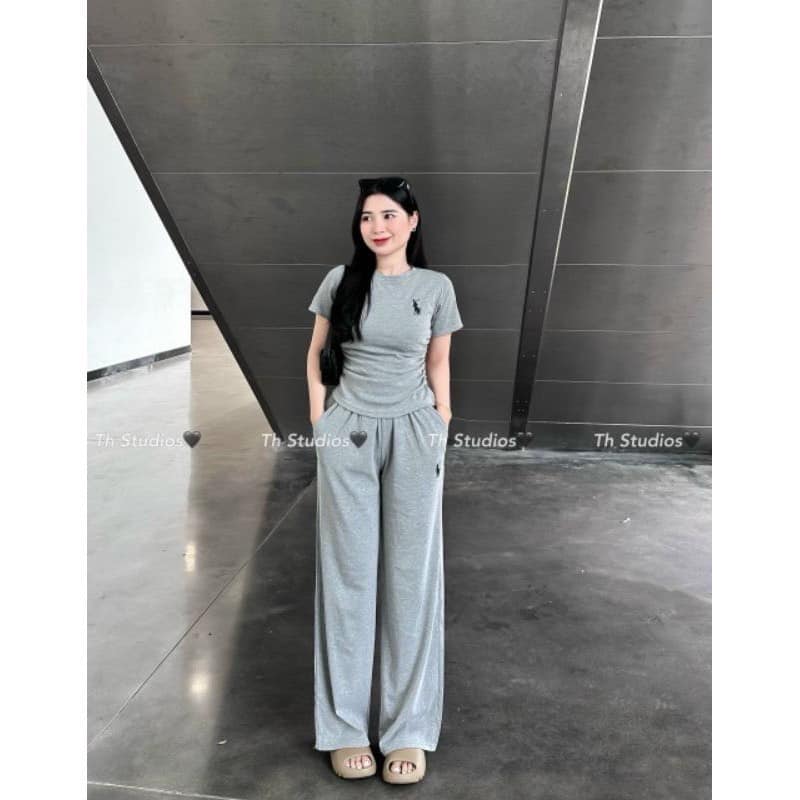 Áo thun cổ tròn thêu ngựa form ôm