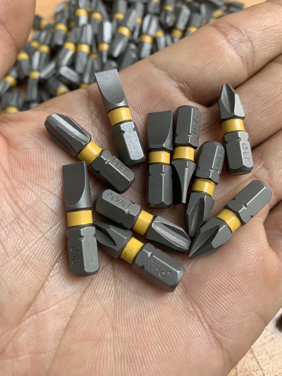 Mũi vít Dewalt dài 25mm PH1 , PH2 , PH3 , SL6 , SL8 có từ