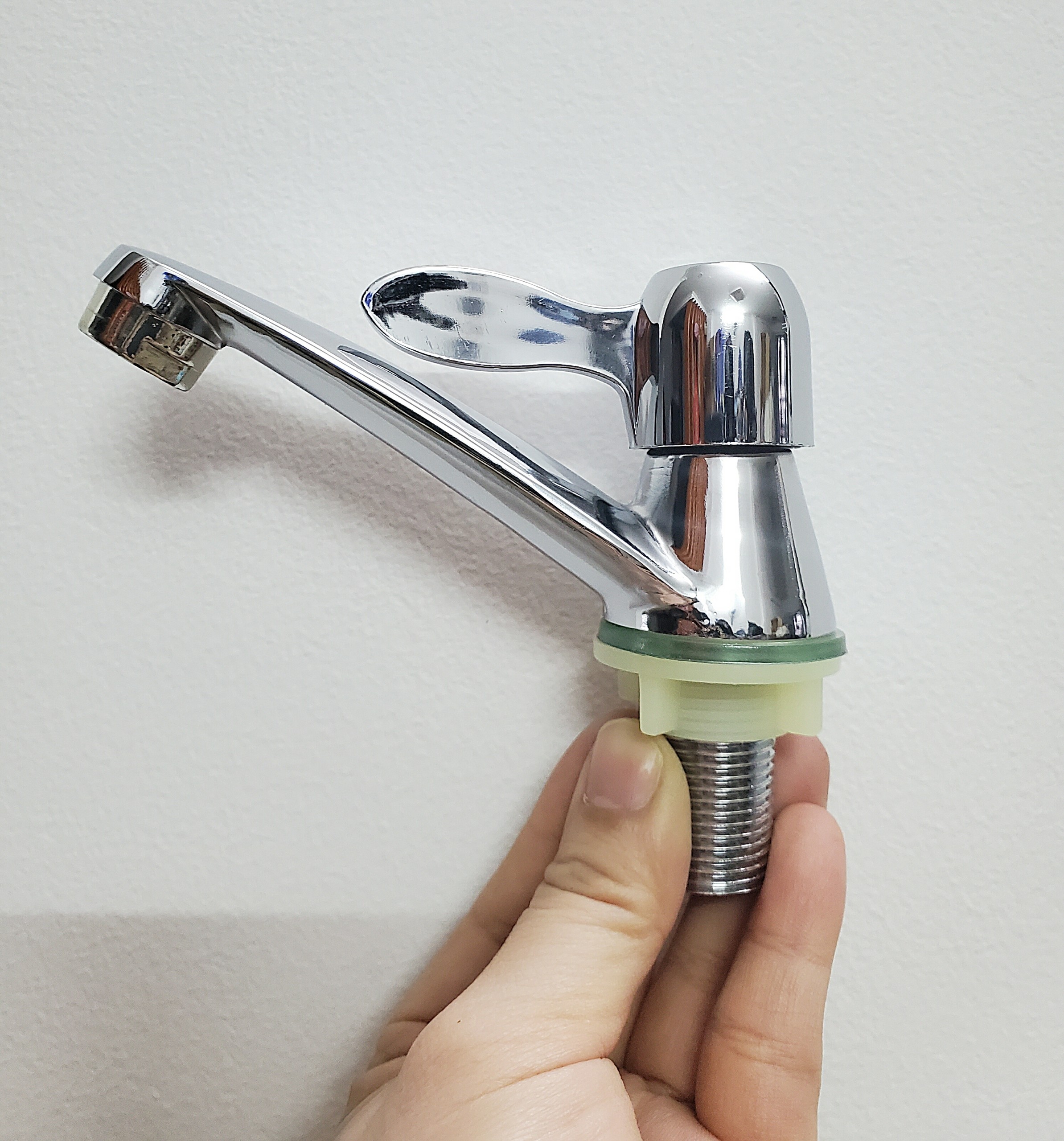 [Q.Tân Bình] Vòi lavabo rửa mặt một đường nước lạnh. giá tốt và chất lượng tốt hiệu suất cao bền bỉtiện lợi