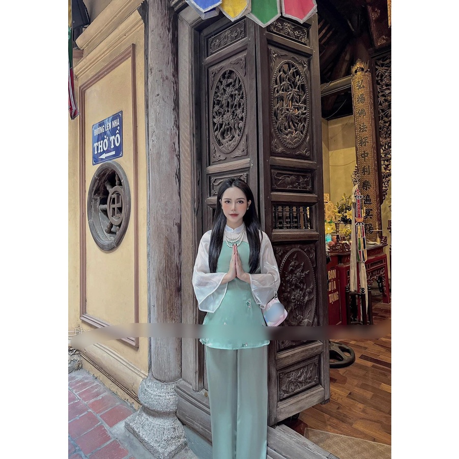 Set lam hoa thêu hồng phối voan tơ