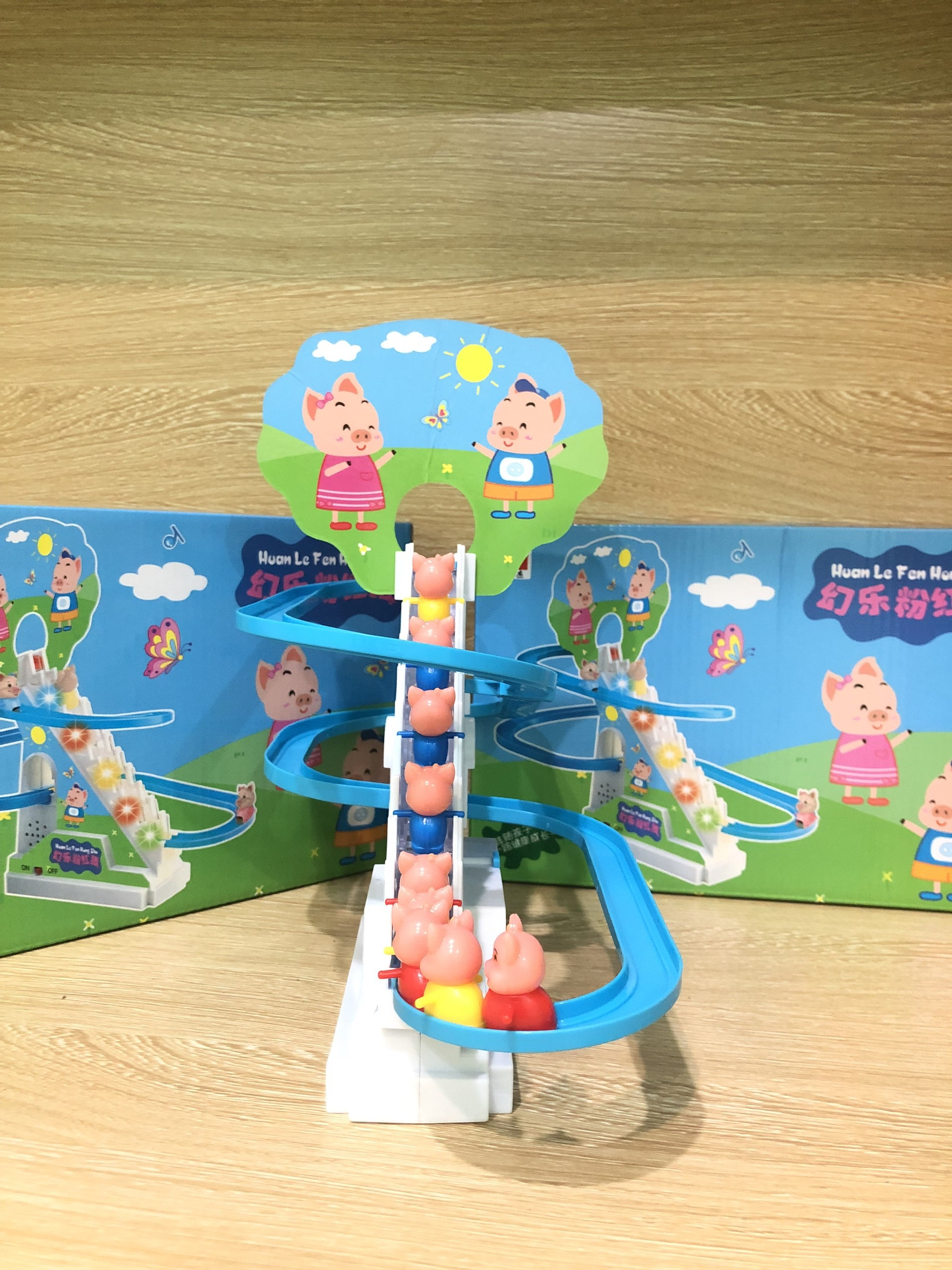 Heo peppa leo cầu thang