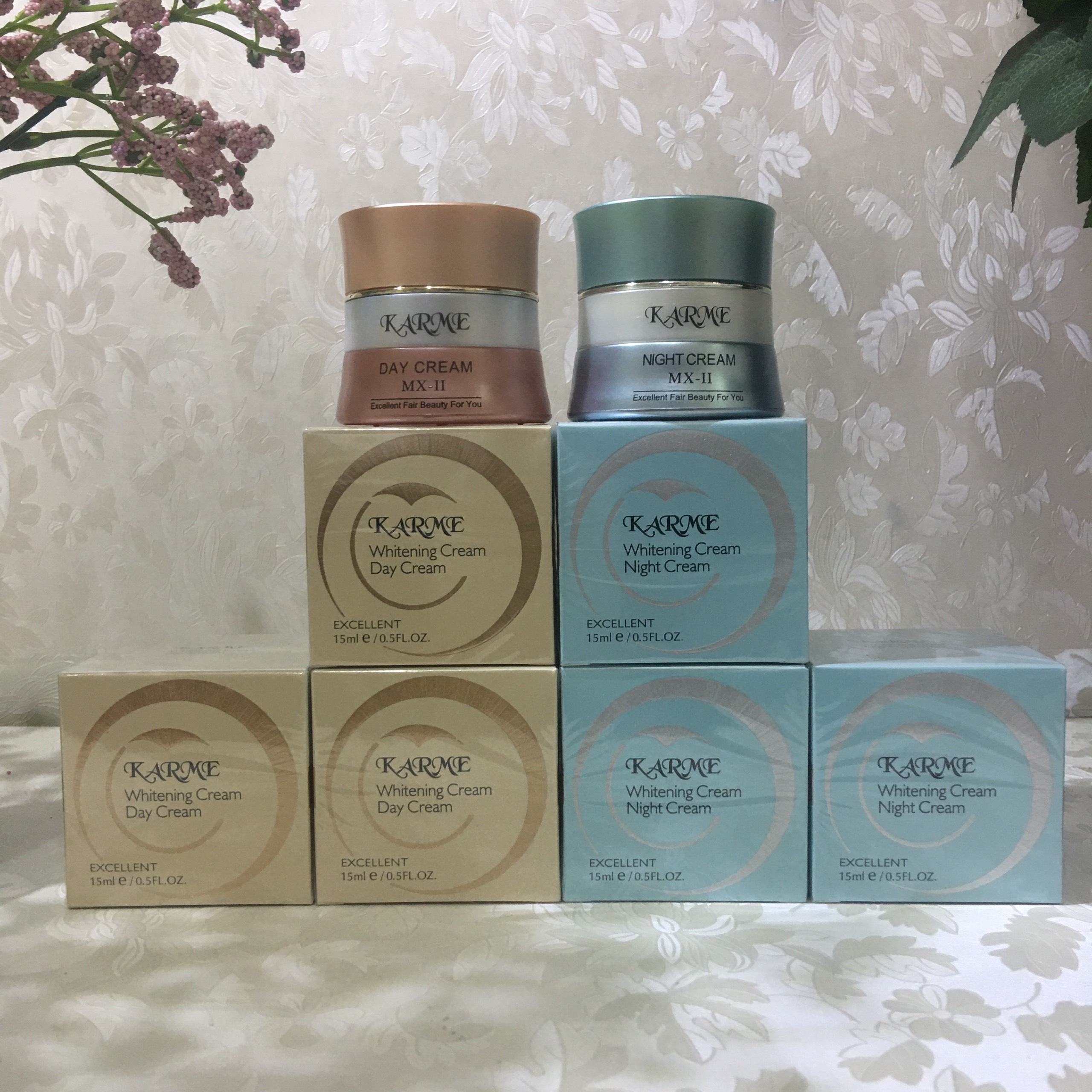 Kem dưỡng trắng da ban đêm Karme vỏ nhựa