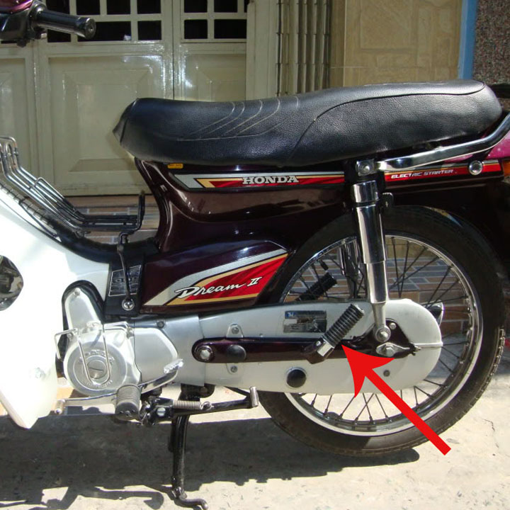 Cao su gác chân giữa xe DREAM - Wave VÂN NGANG (1997-2006)