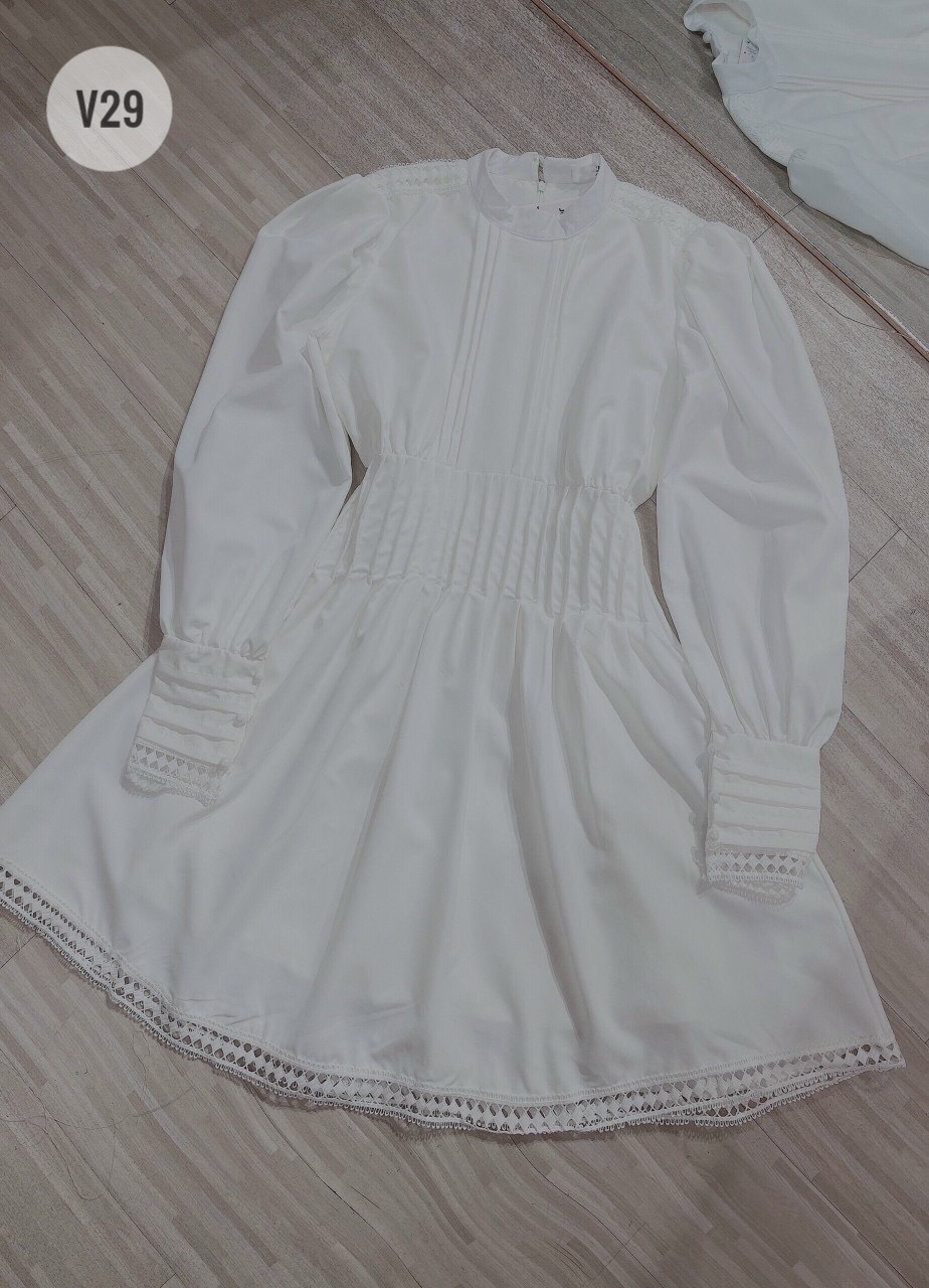 LIKEHER - Đầm trắng V29 xếp ly phối ren
