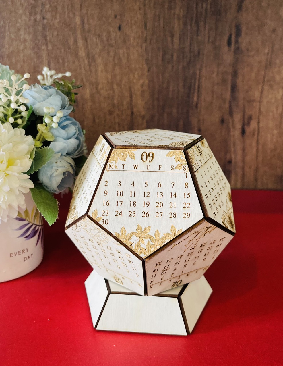 LỊCH CẦU GỖ ĐỂ BÀN NĂM 2024