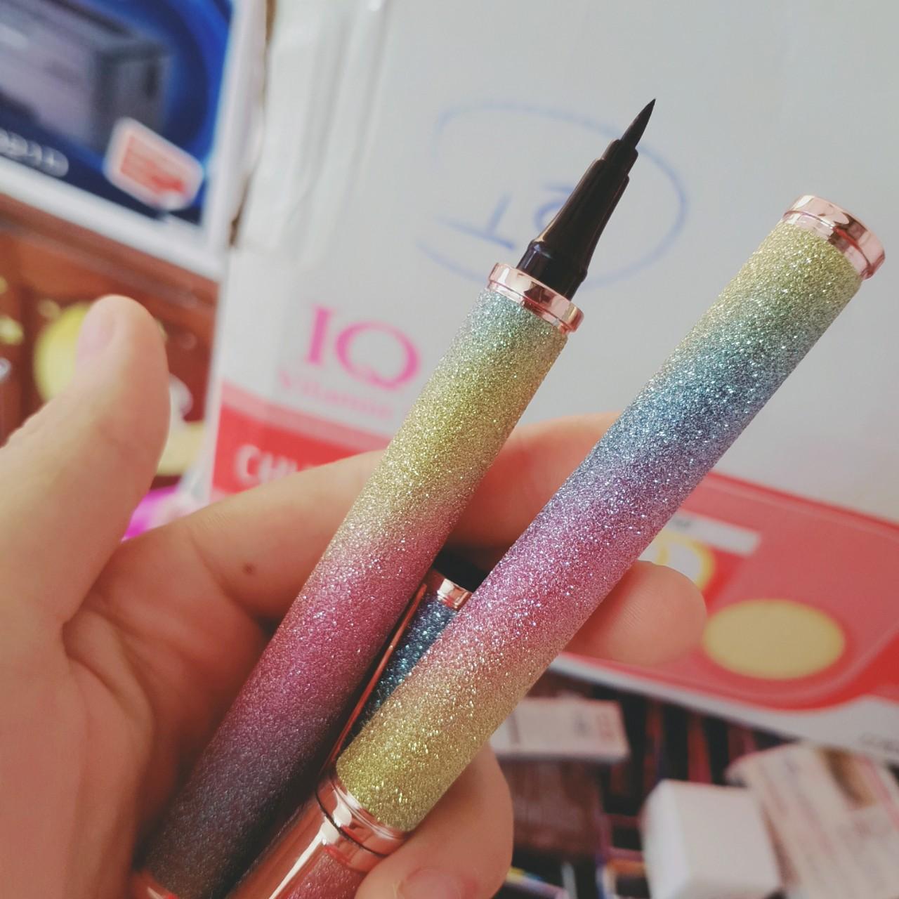 Kẻ mắt cầu vồng siêu xinh