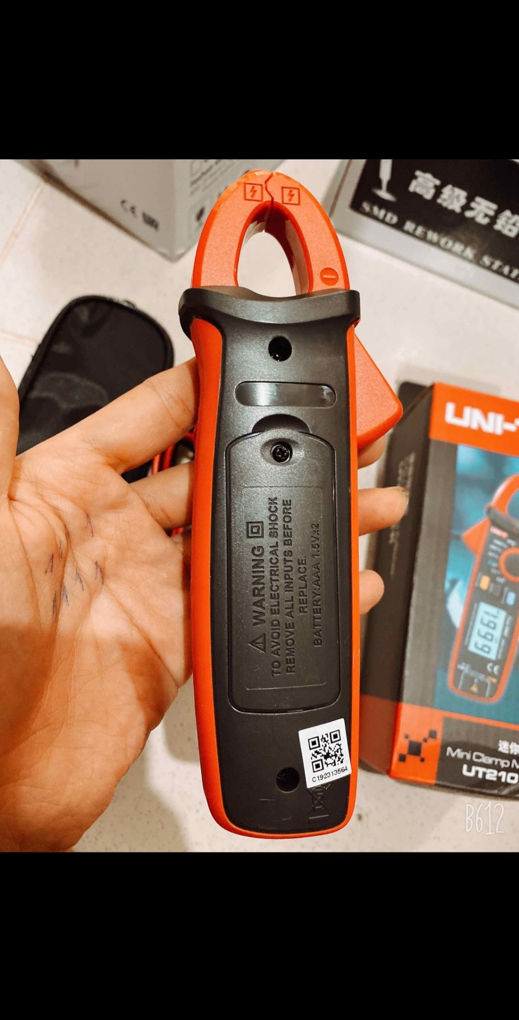 Đồng hồ ampe kìm UT210E