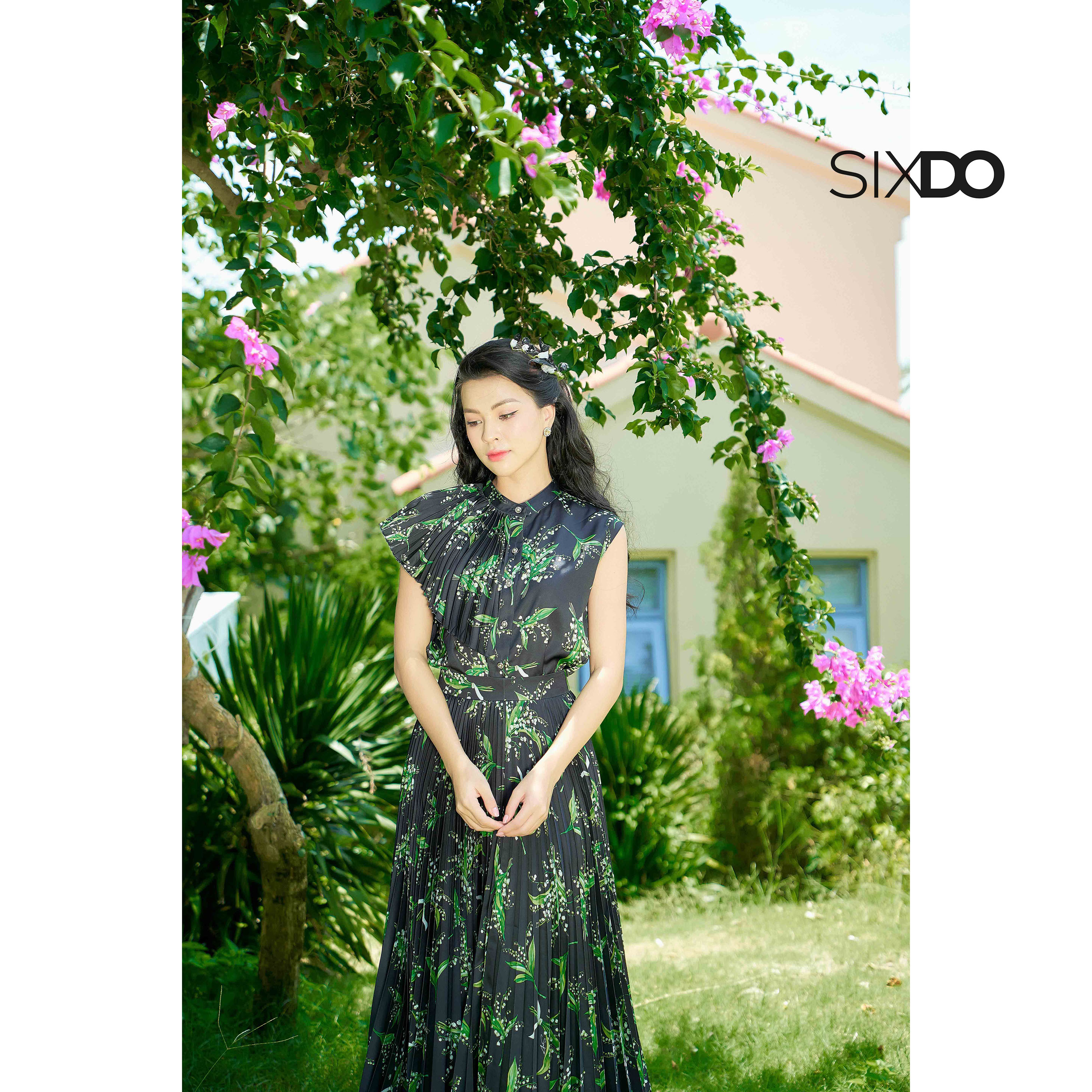 Áo sơ mi lụa hoa linh lan cách điệu SIXDO (Black Floral Silk Top)