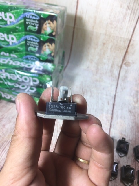 triac máy nước nóng