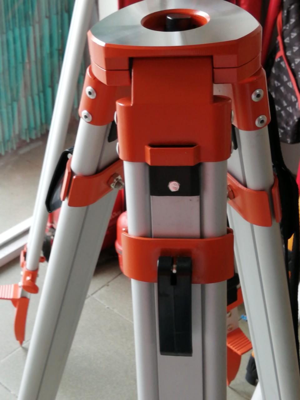 Chân máy thủy bình 2 khóa
