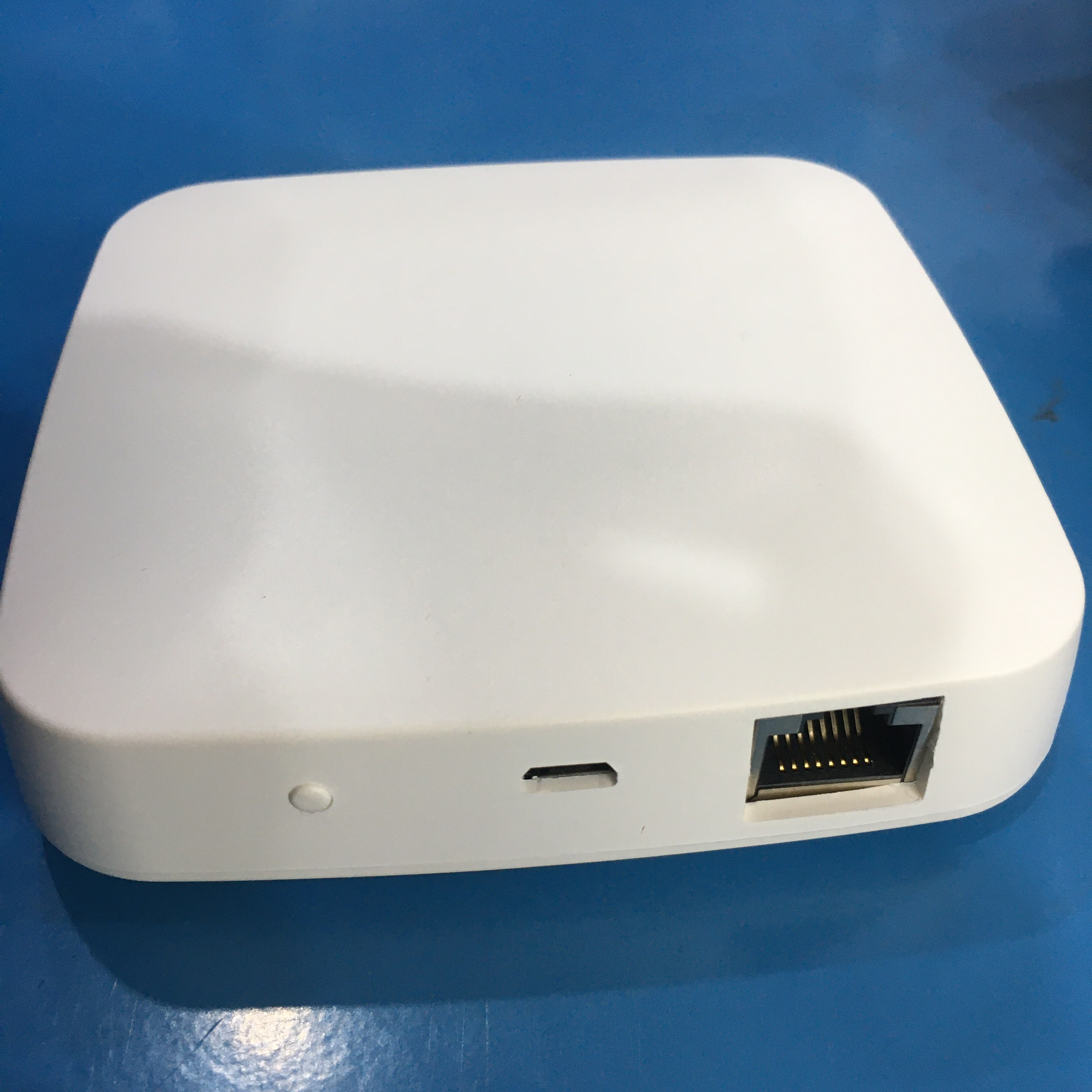Bộ điều khiển trung tâm Zigbee Tuya