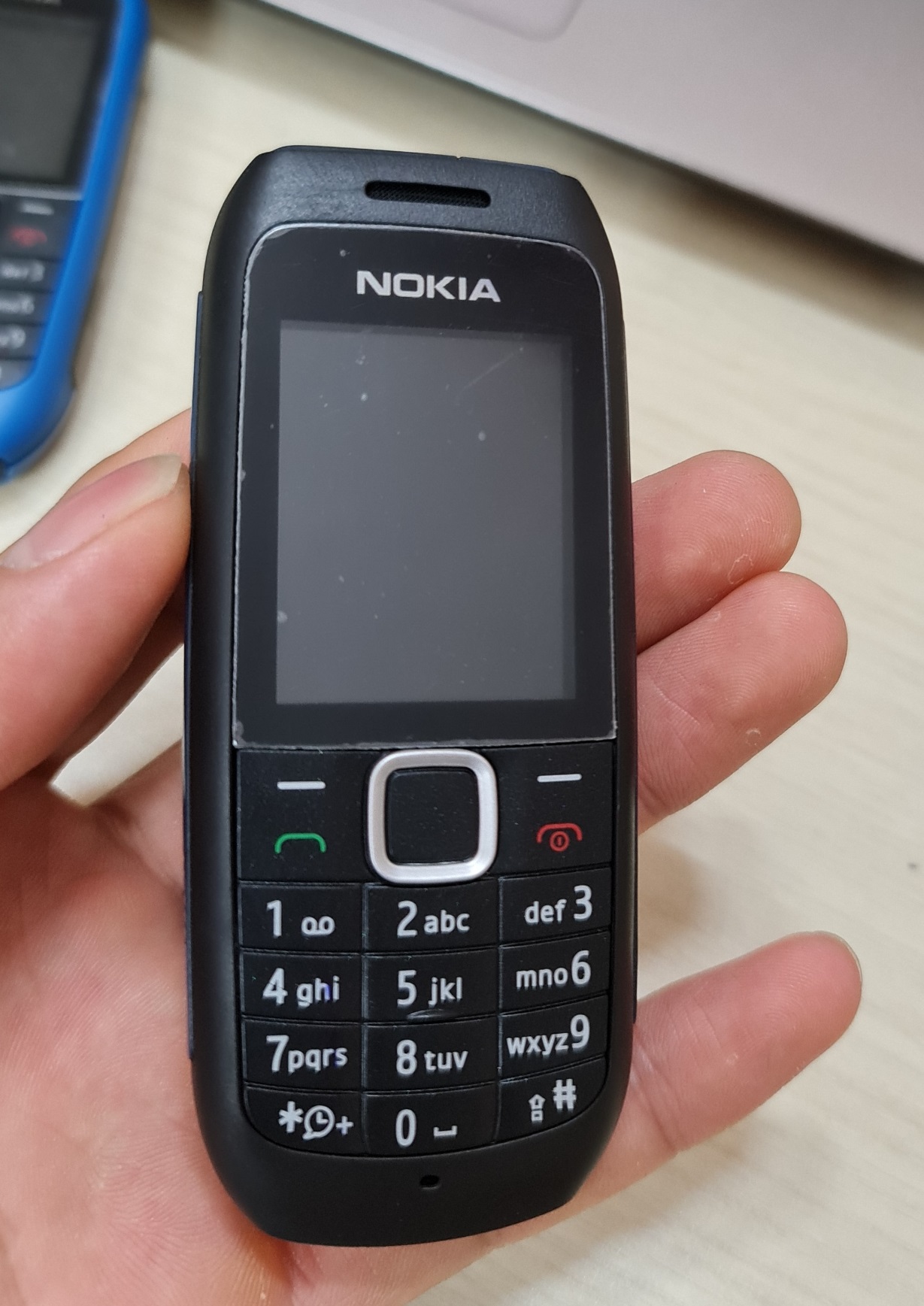 Điện Thoại Nokia 1616 Có Đầy Đủ Pin Sạc