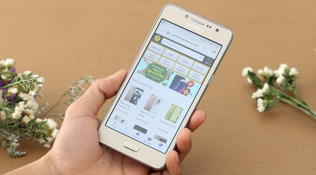 Điện thoại Samsung Galaxy J2 Prime trưng bày