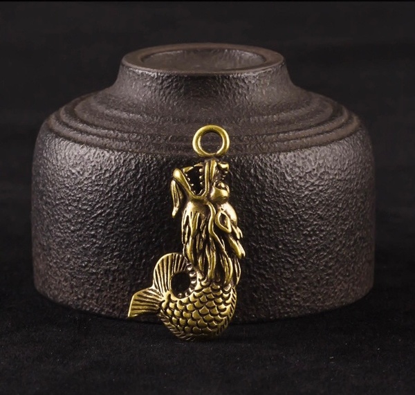 Tượng Trưng Bày Phong Thủy, Trang Trí Bằng Đồng Hình Móc Khoá Cá Đầu Rồng (Kích cỡ: 1.6 x 3.4cm)