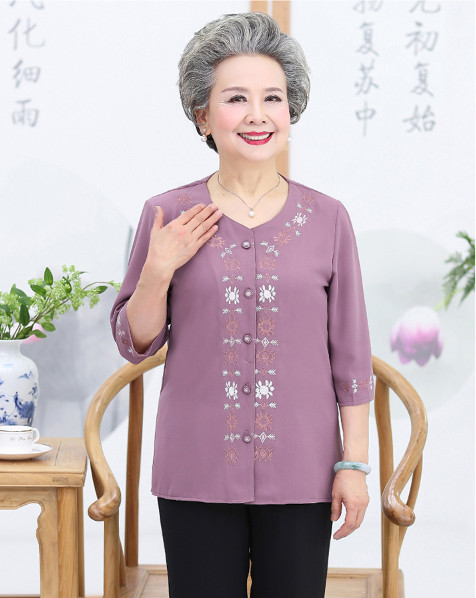 Bộ quần áo cho người già