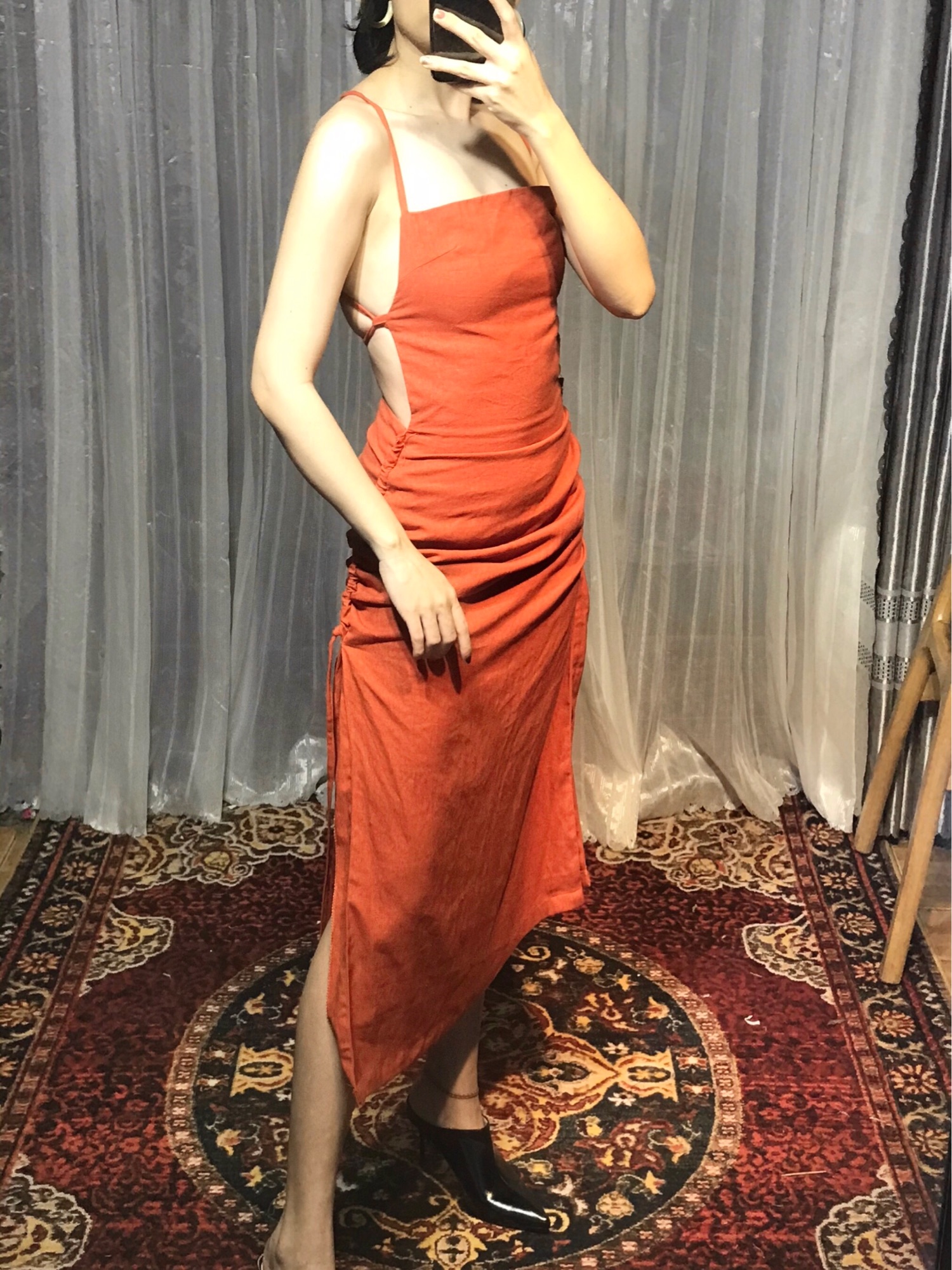 Đầm ôm hở lưng vải Linen