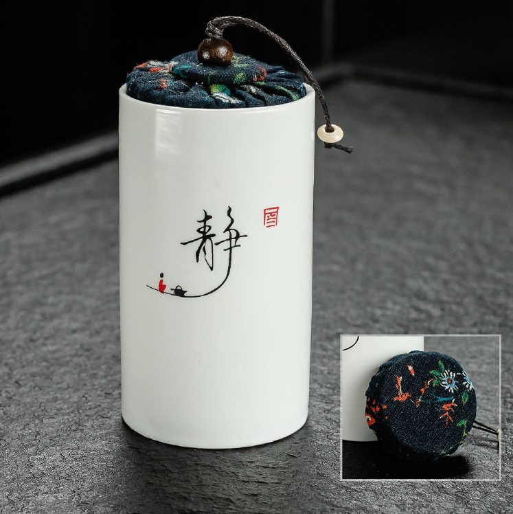Hộp sứ đựng chè và dụng cụ pha trà