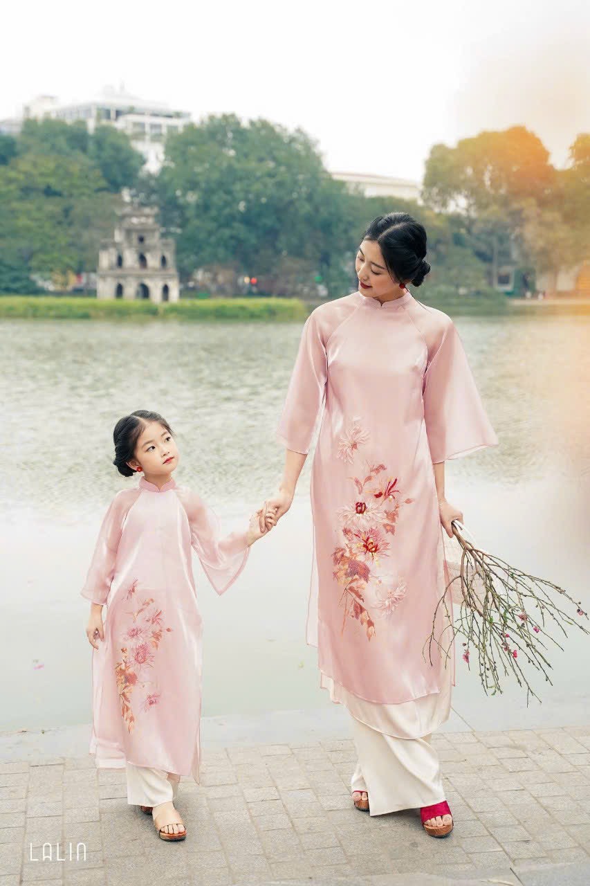 Áo Dài Mẹ Bé Hồng Pastel [H&H] Áo Dài Tết  4 Tà Vải Organza Cao Cấp Họa Tiết Hoa Cúc May Mắn Đính Nổi Tỉ Mỉ