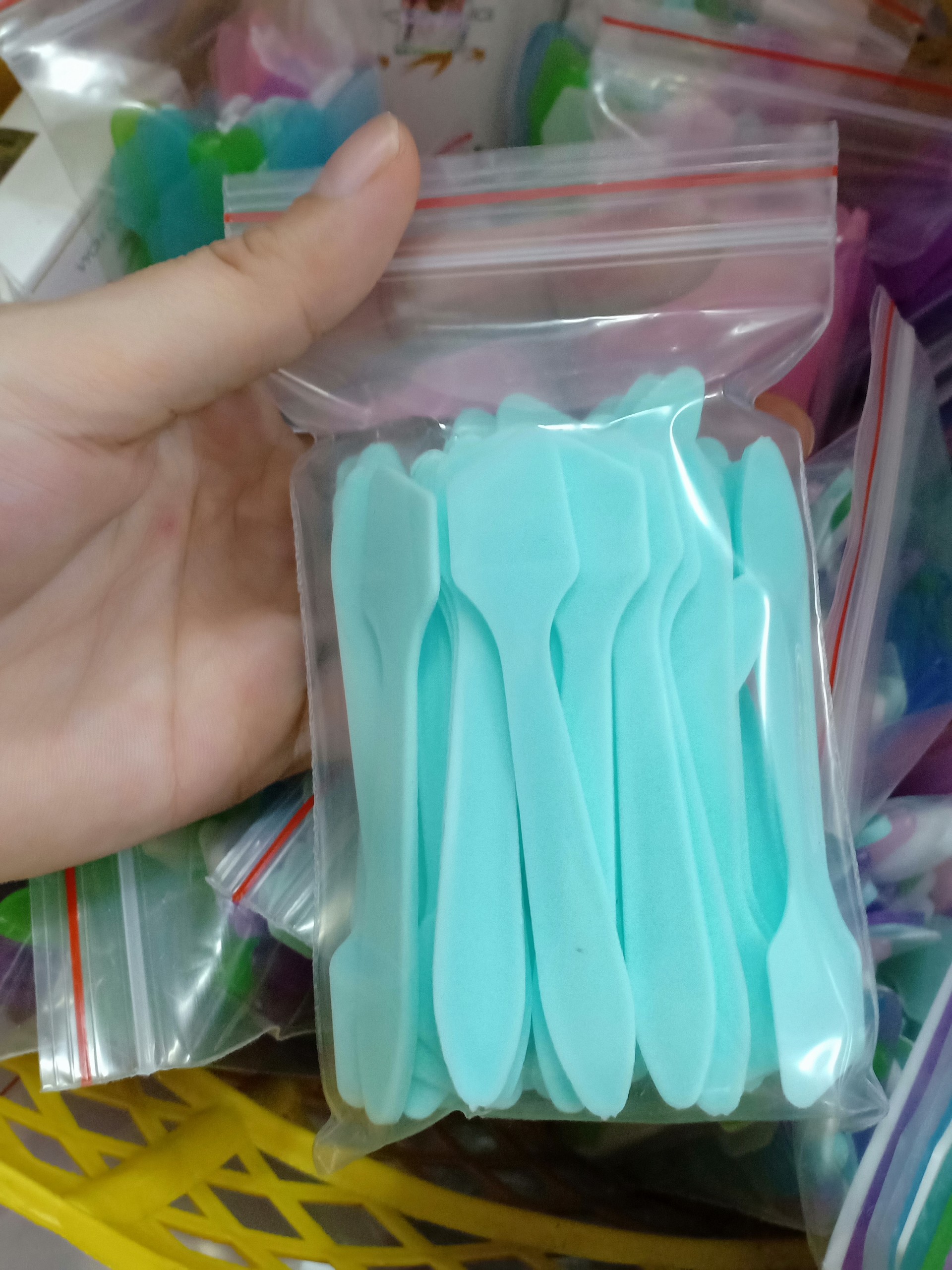 Combo 100 muỗng múc kem body (màu xanh ngọc)