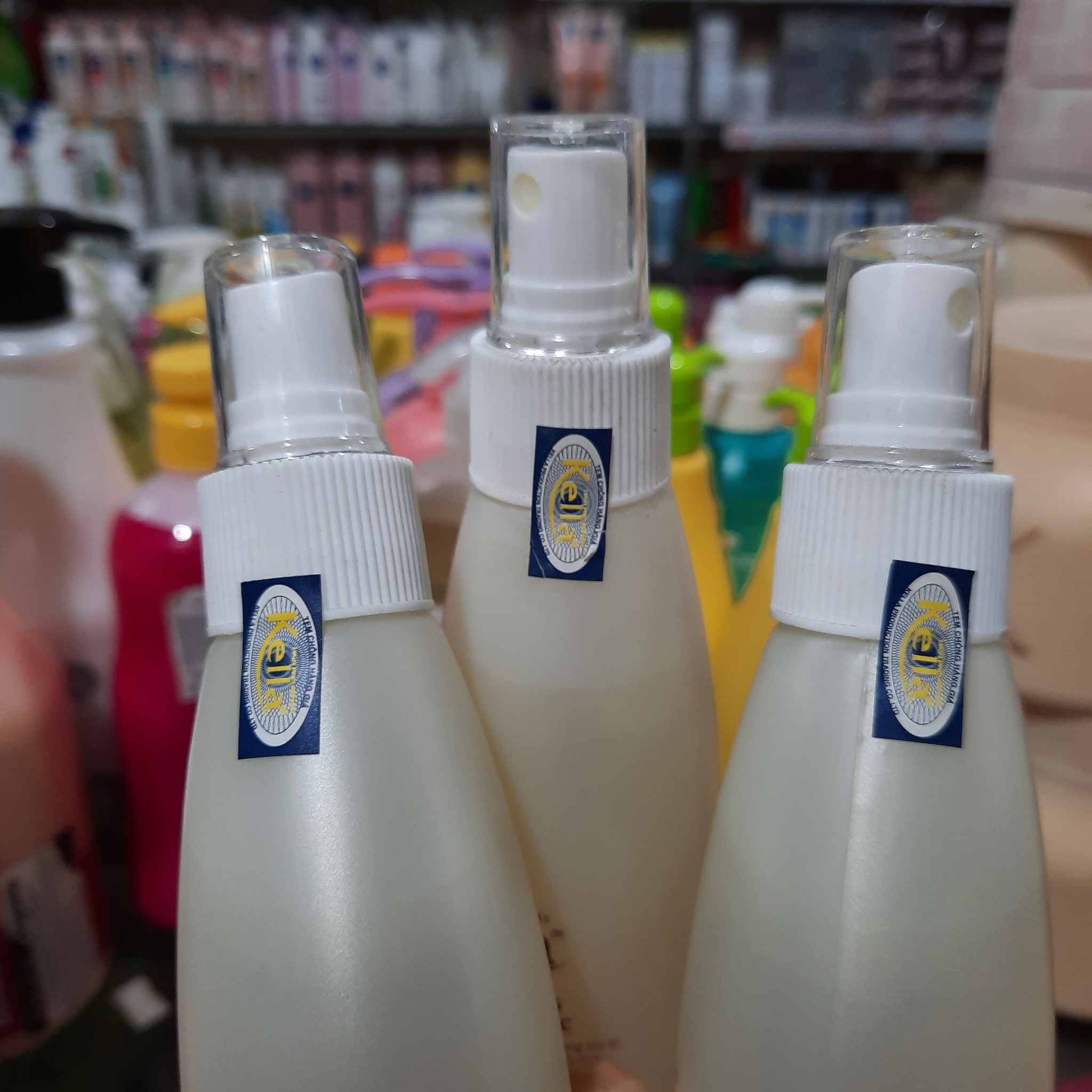 XỊT DƯỠNG TÓC KELLA (250ML)