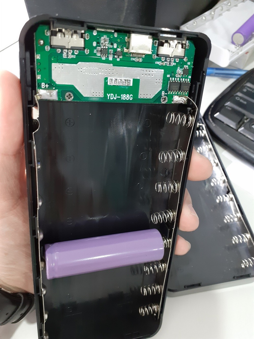 Box sạc dự phòng 8 Cell - 3 đầu vào-8Cell