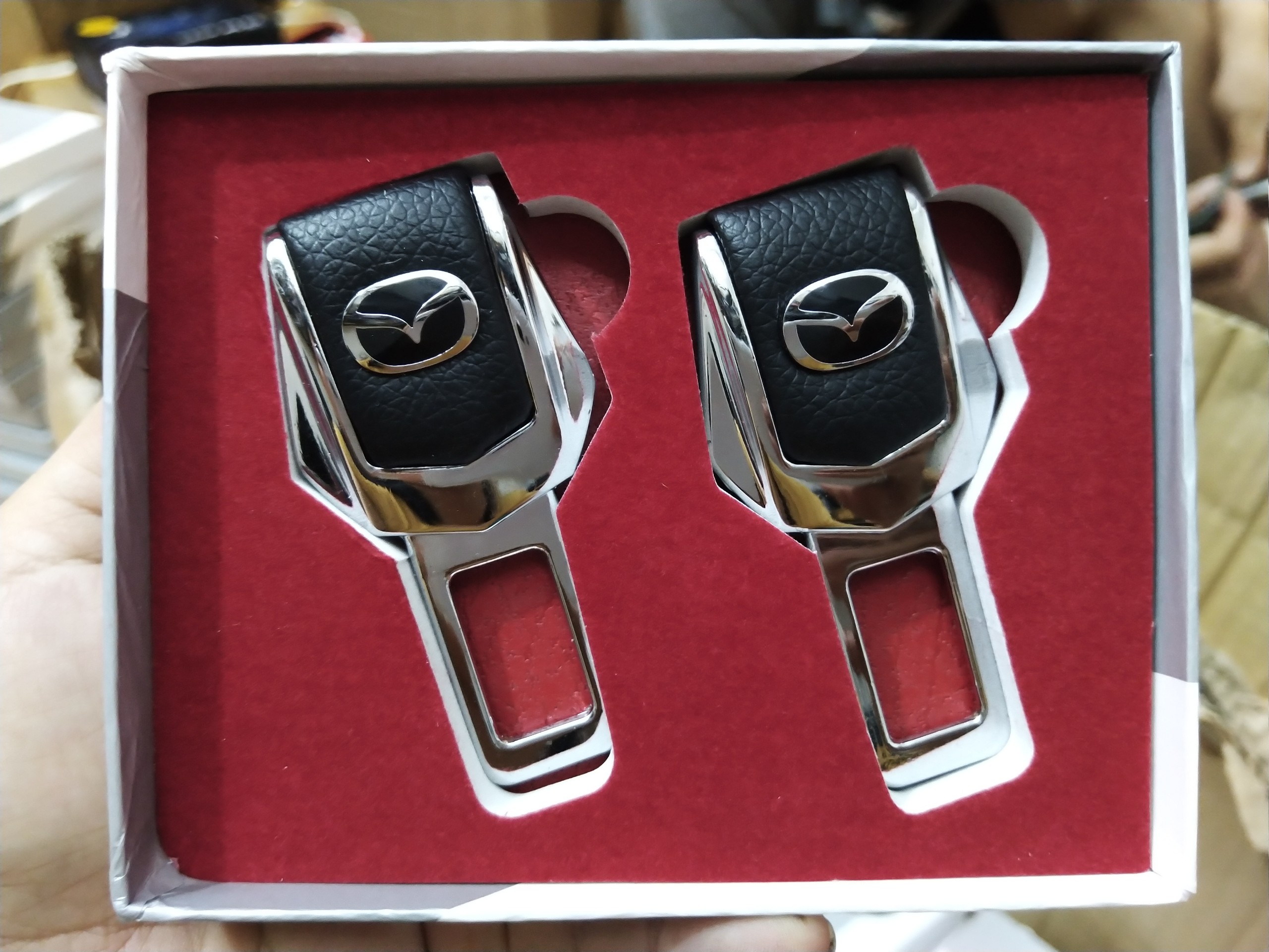 Chốt an toàn oto logo MAZDA