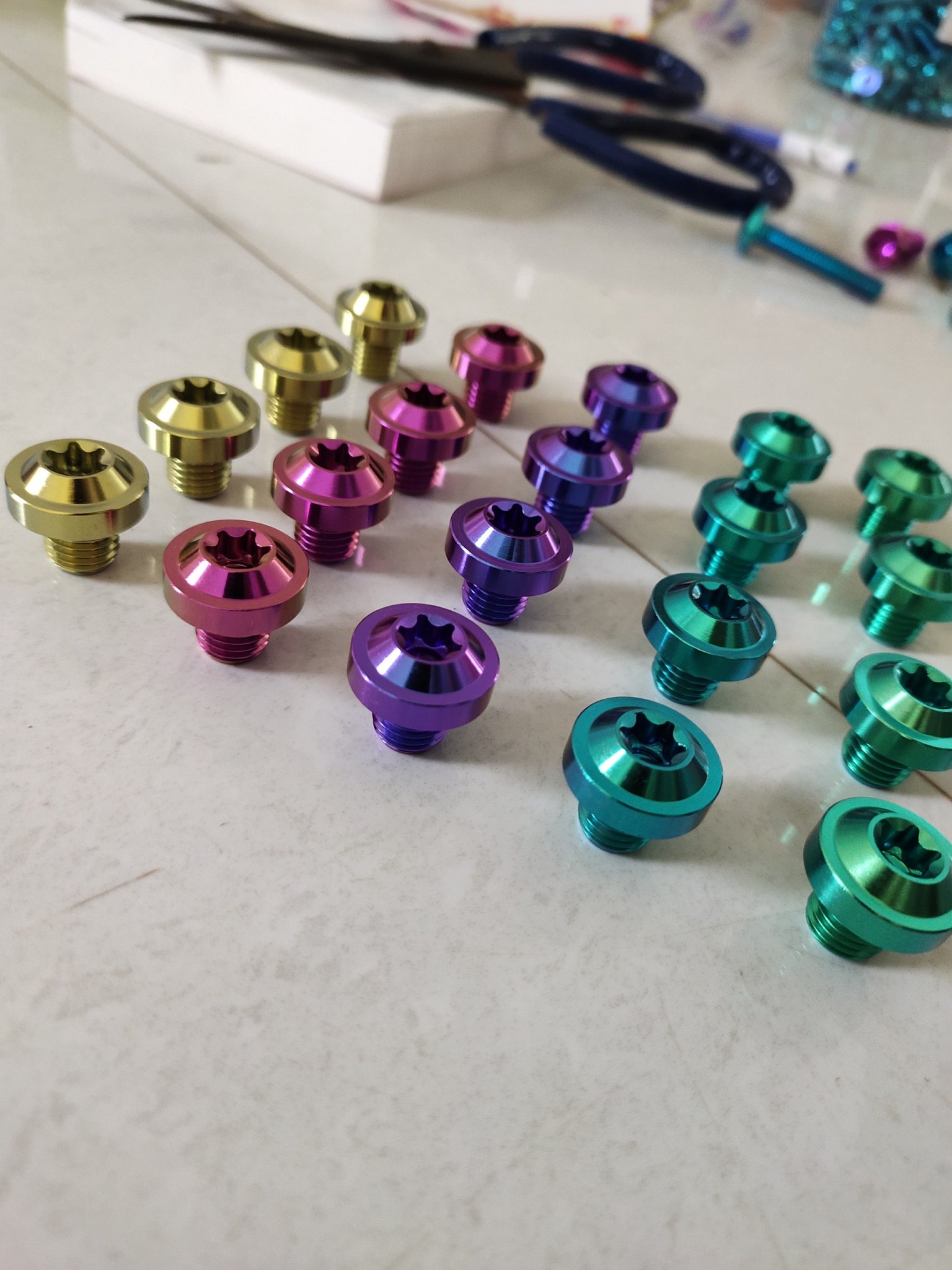 ỐC CHÂN KÍNH GR5 REN THUẬN XANH TÍM GAN DÒNG XE HONDA