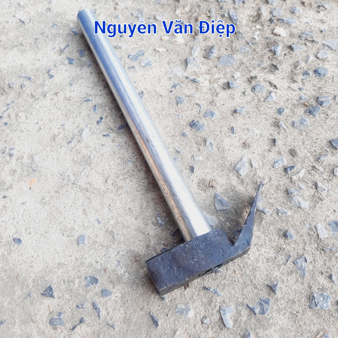 Búa đinh cán sắt loại trung 500gam ( 0.5kg)