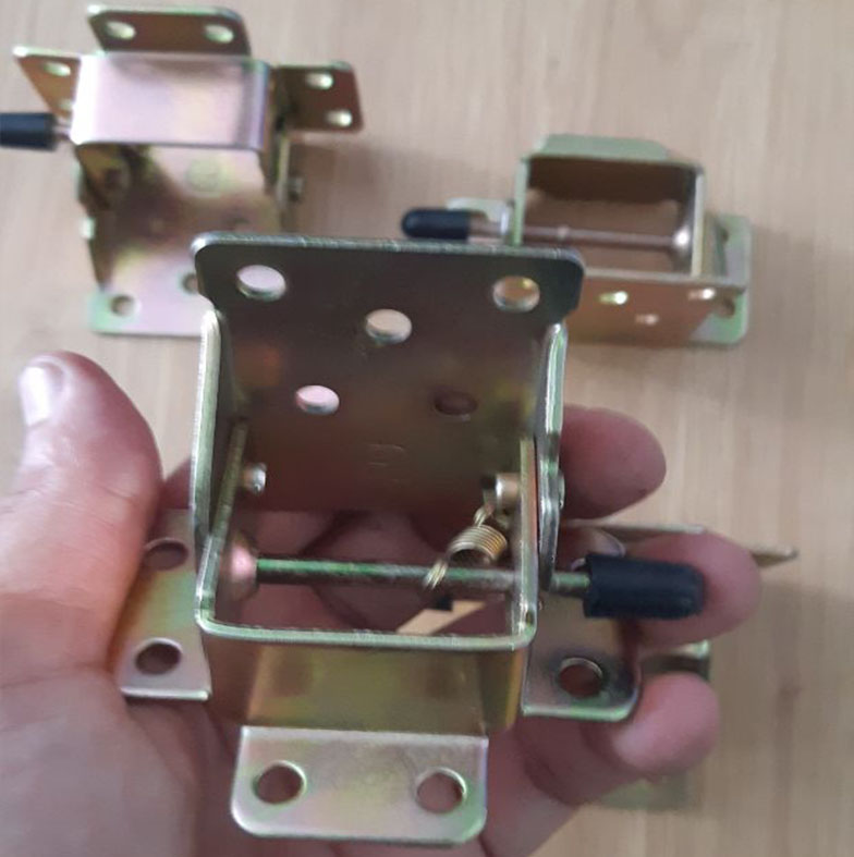 4 cái bản lề chân bàn gấp gọn