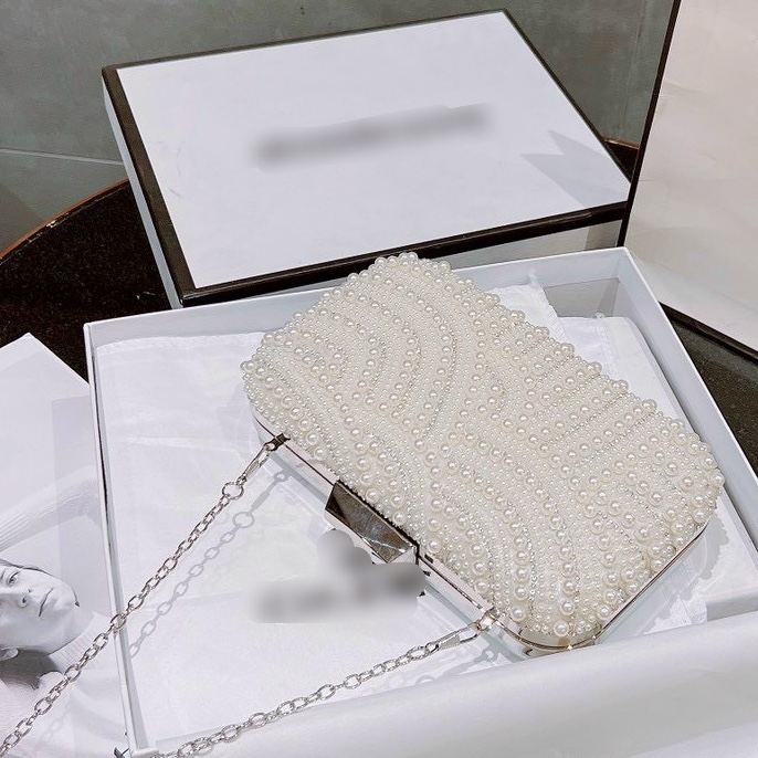Clutch Cốp đính đá gợn sóng thời trang