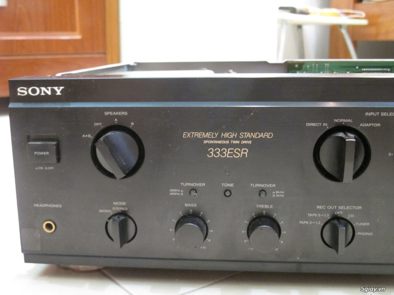 Tem nhôm hiệu Sony dán amply và loa