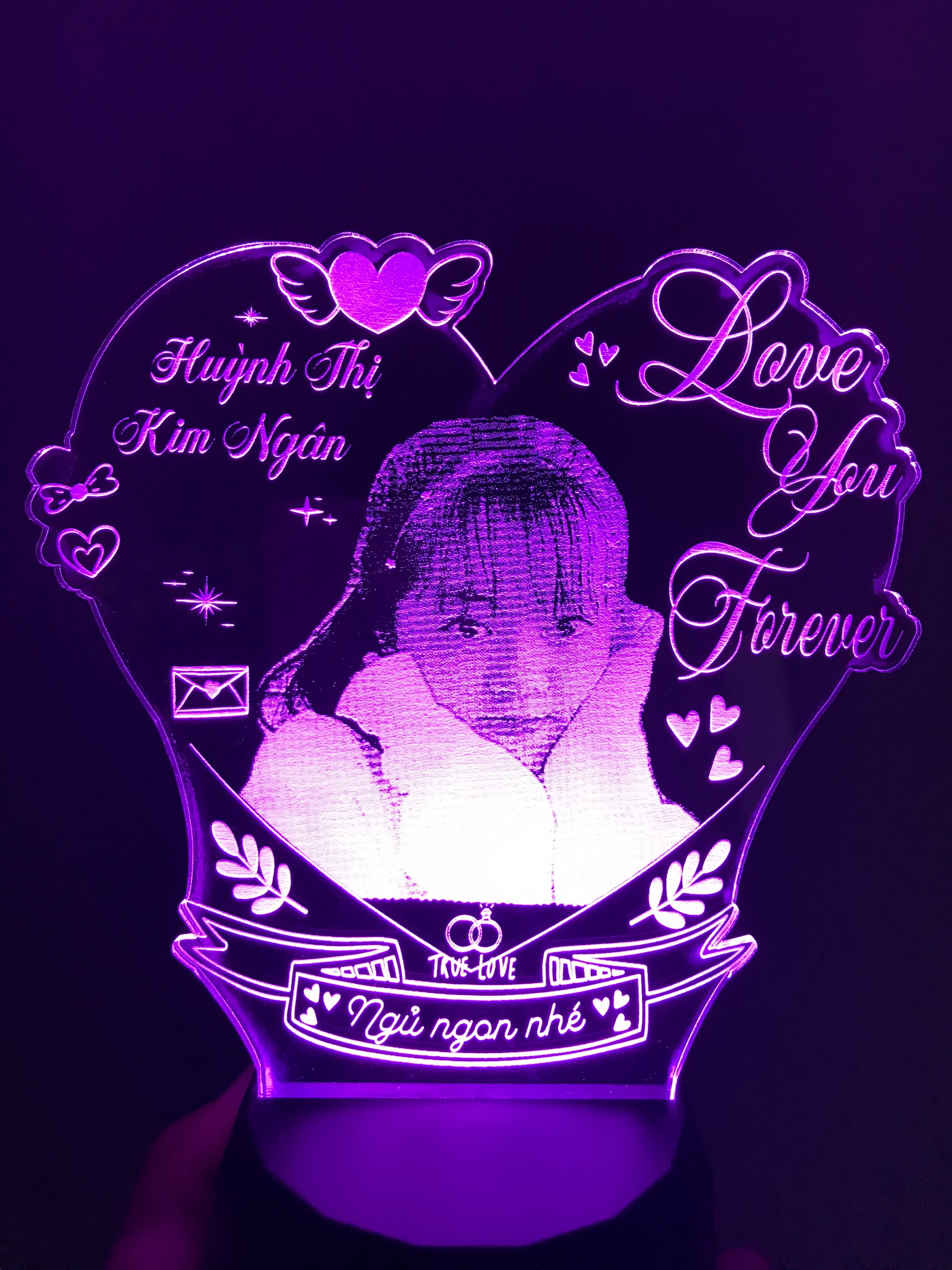Đèn Led khắc hình cá nhân khung trái tim - 16 màu - điều khiển từ xa – Qùa Tặng Độc Đáo, Đèn Trang Trí, Đèn Để Bàn, Đèn Phòng Ngủ, Thiết Kế Khắc Hình Theo Yêu Cầu